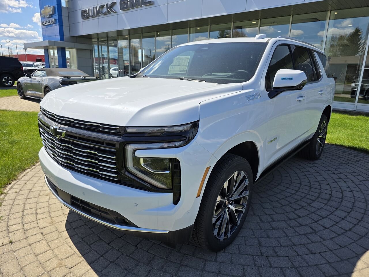 Chevrolet Tahoe High Country 2026 Blanc polaire, triple couche Rouyn-Noranda - photo #0