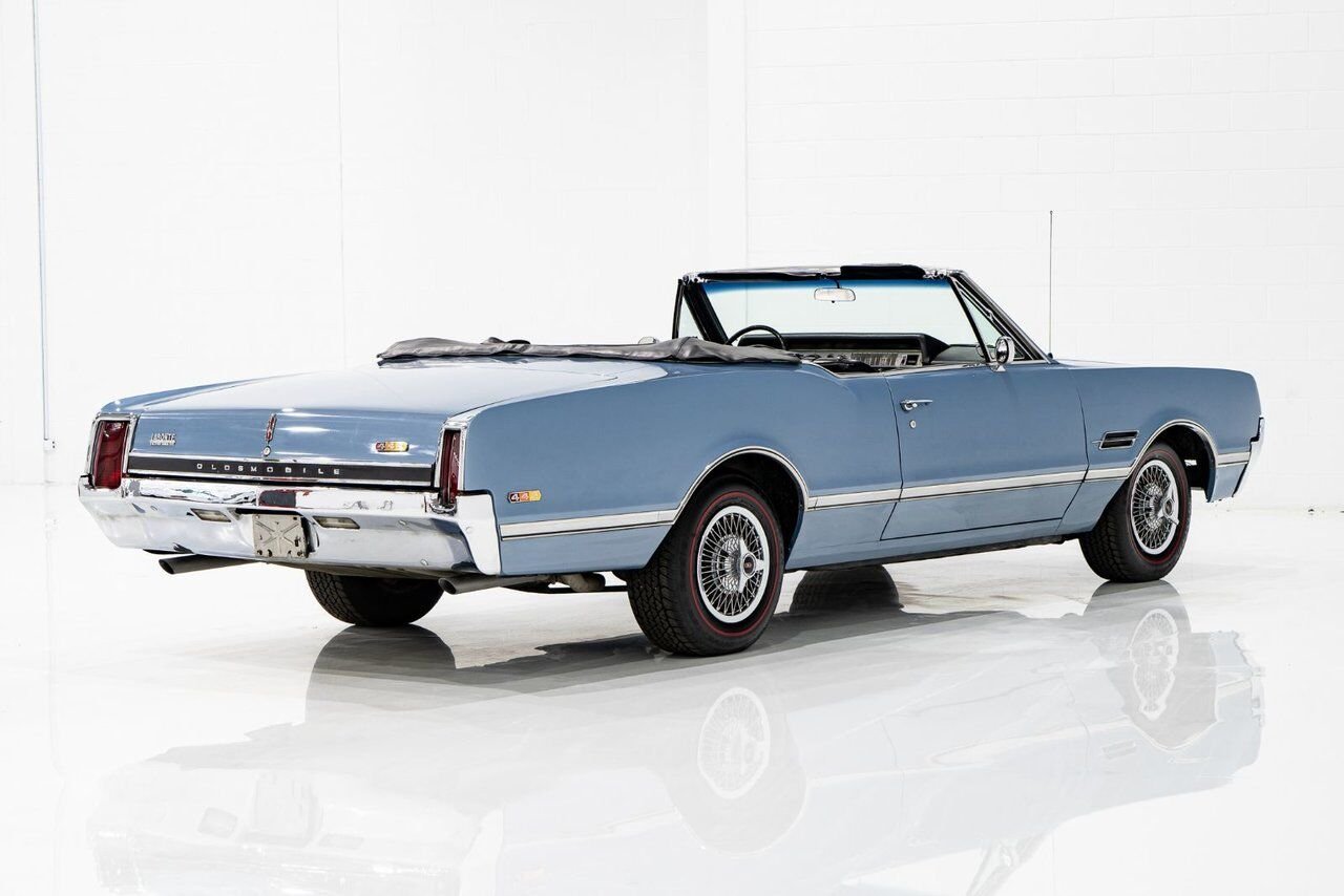 1966 Oldsmobile 442 PRIX EN USD | Matching# 400cu.in. 4-Speed Blue Montreal - photo #32