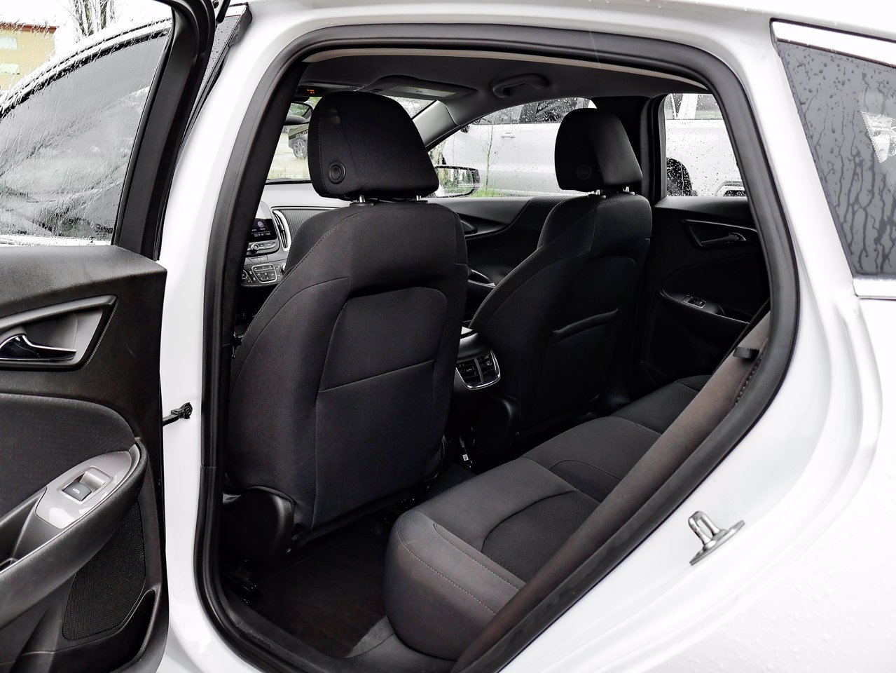 2024 Chevrolet Malibu 4dr Sdn 1LT White Sherwood Park - photo #25