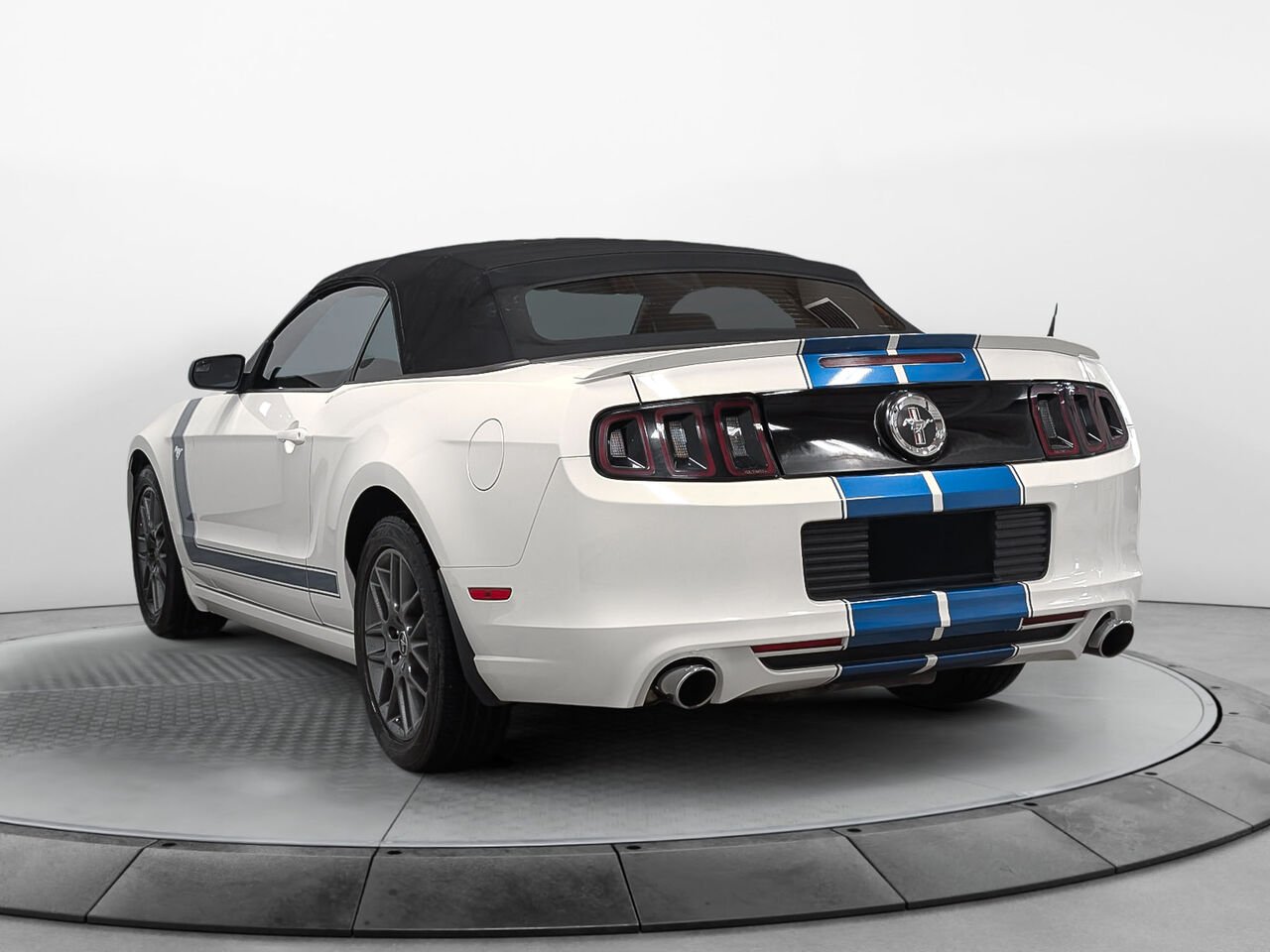 2013 Ford MUSTANG Convertible V6 Premium Automatique White Sherbrooke - photo #5