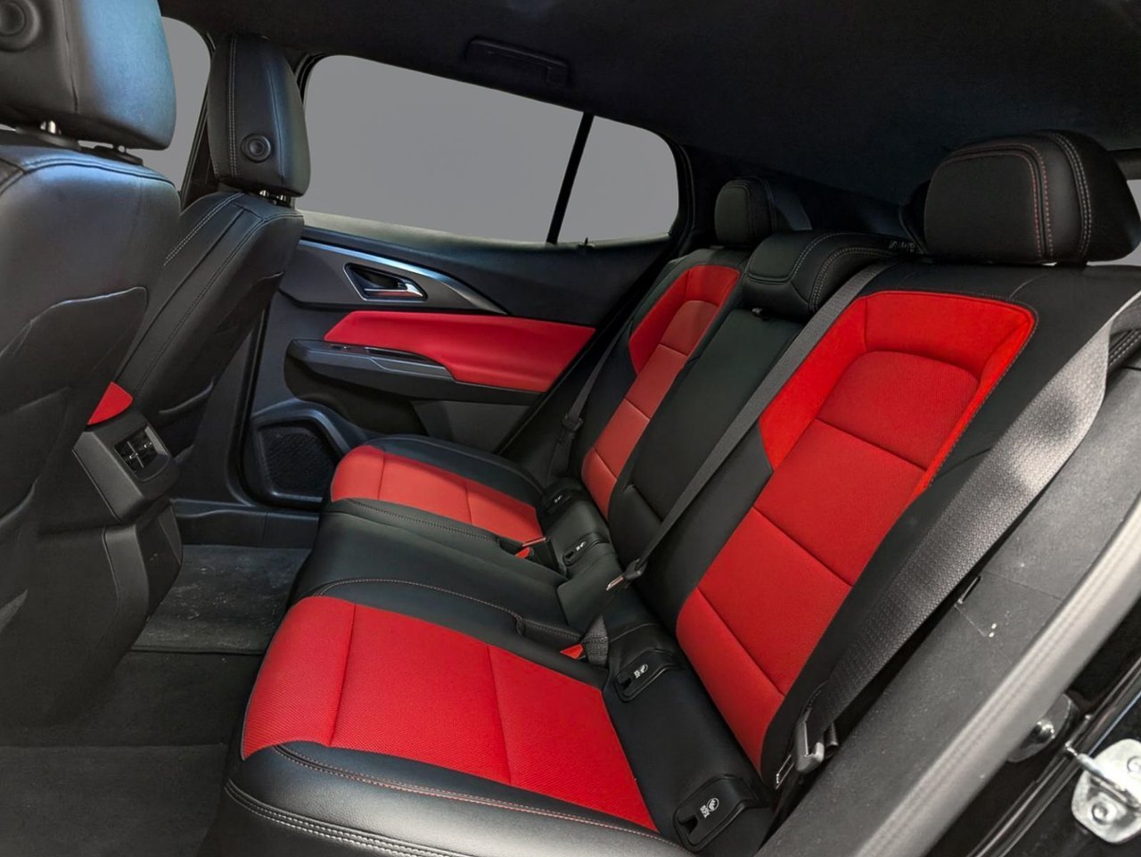 2025 Chevrolet Equinox EV RS Saint-Eustache - photo #9