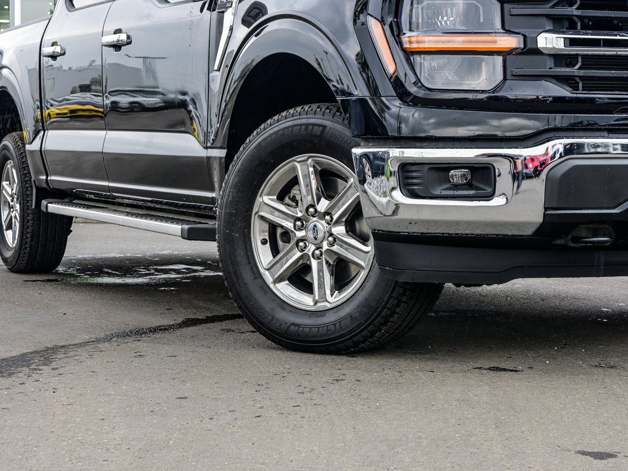 2025 Ford F-150 XLT 4WD SuperCrew 5.5' Box Black Sherwood Park - photo #5