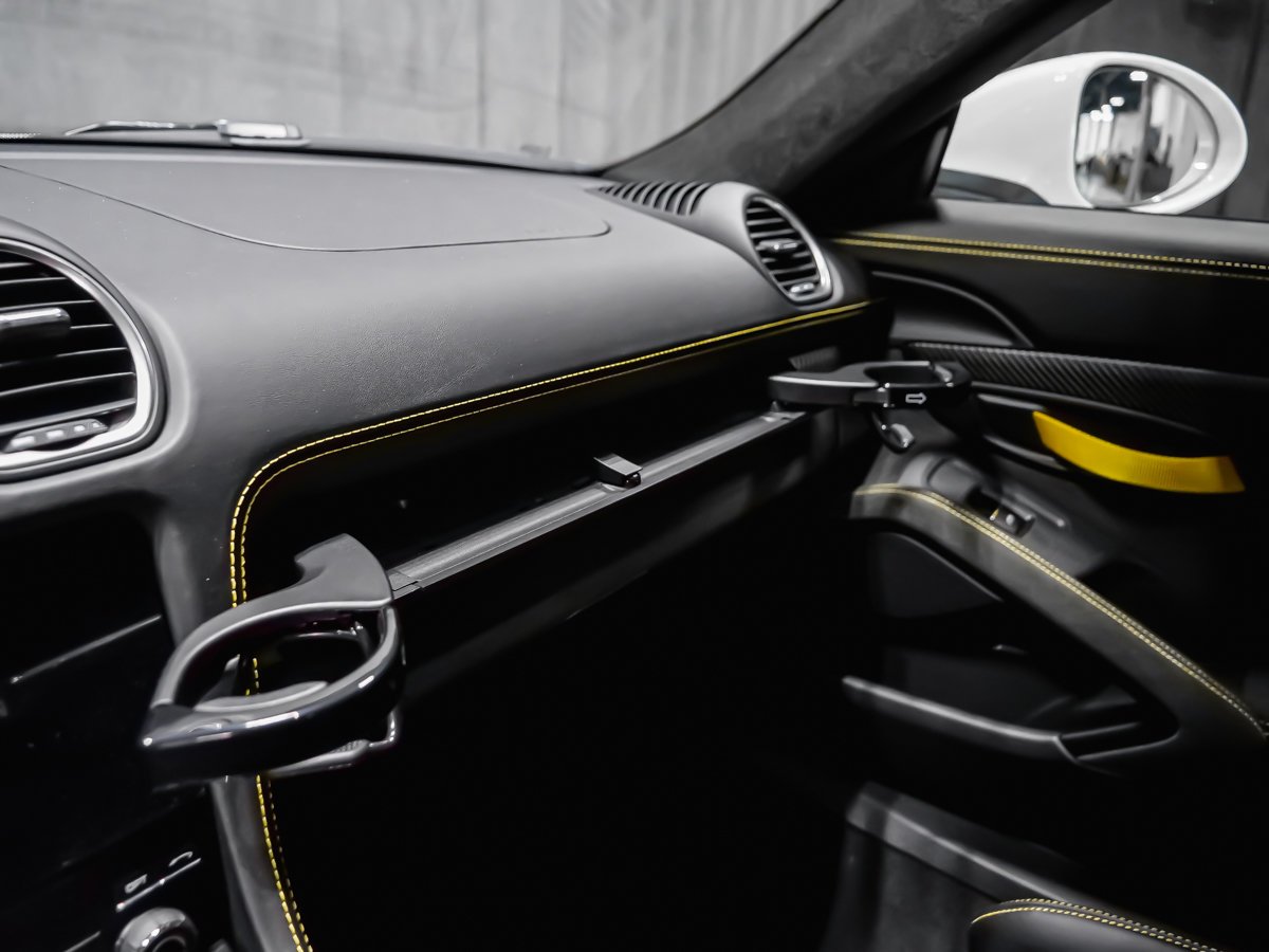 Porsche 718 Cayman GT4 RS 2025 Blanc Montréal - photo #35
