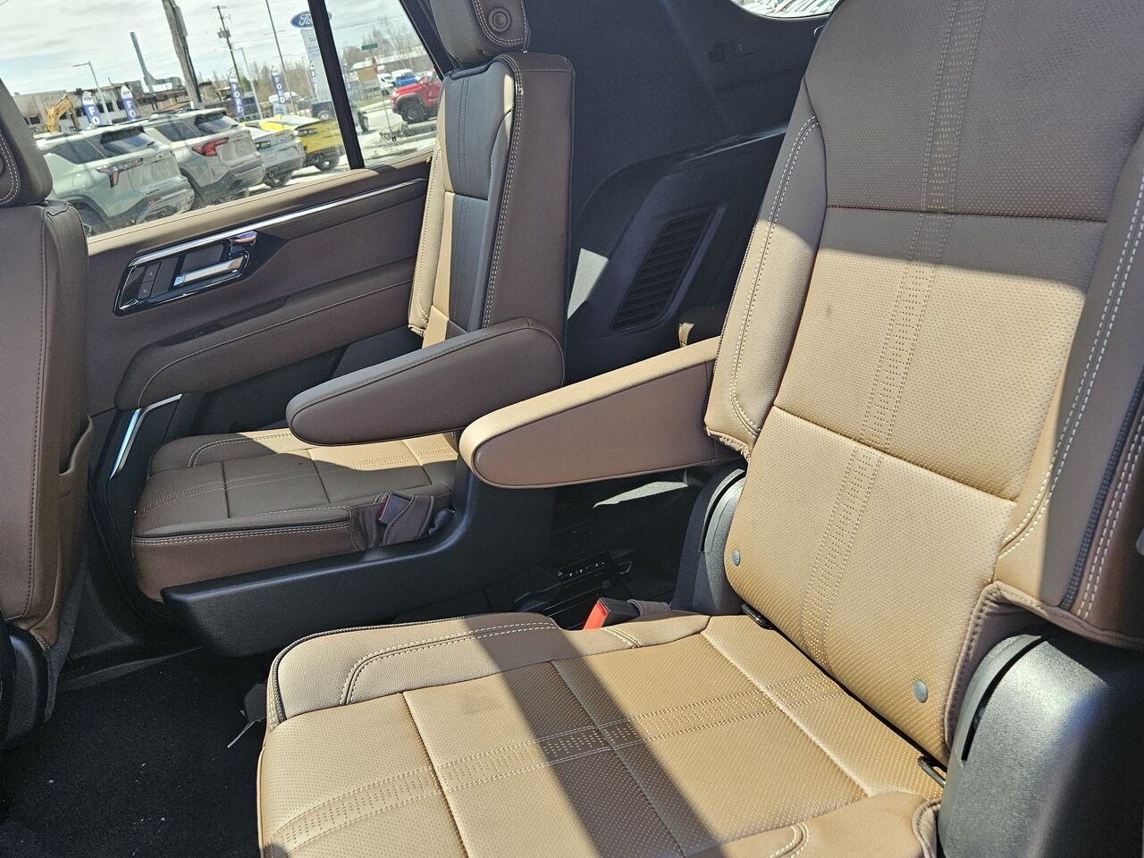 Chevrolet Tahoe High Country 4 portes 4RM 2026 NOIR Thetford Mines - photo #16