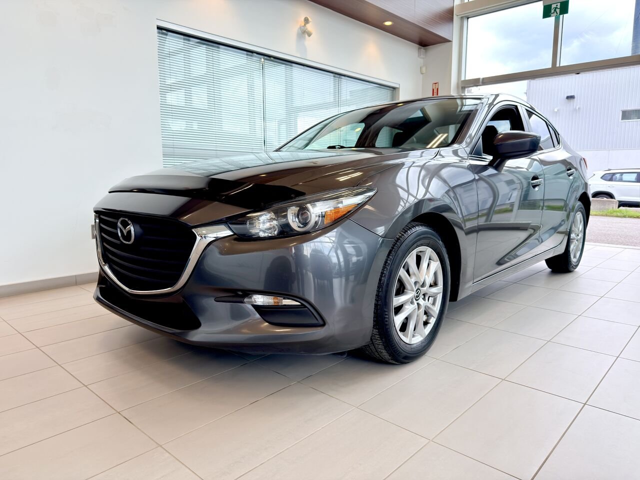 Mazda Mazda3 2018 Gris Notre-Dame-des-Prairies - photo #4