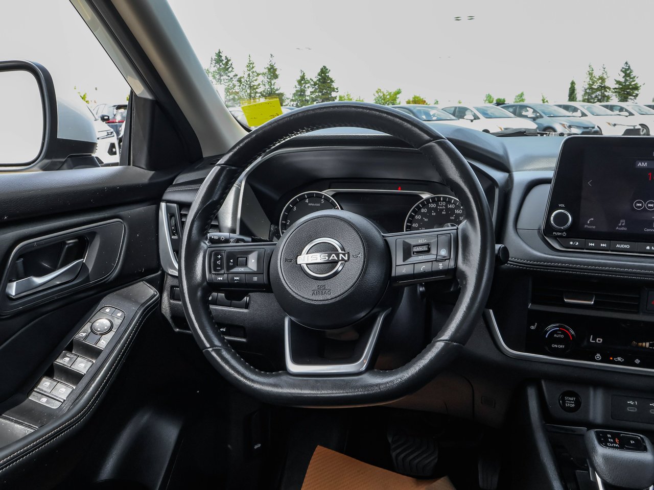 2024 Nissan Rogue AWD SV Moonroof White Sherwood Park - photo #17