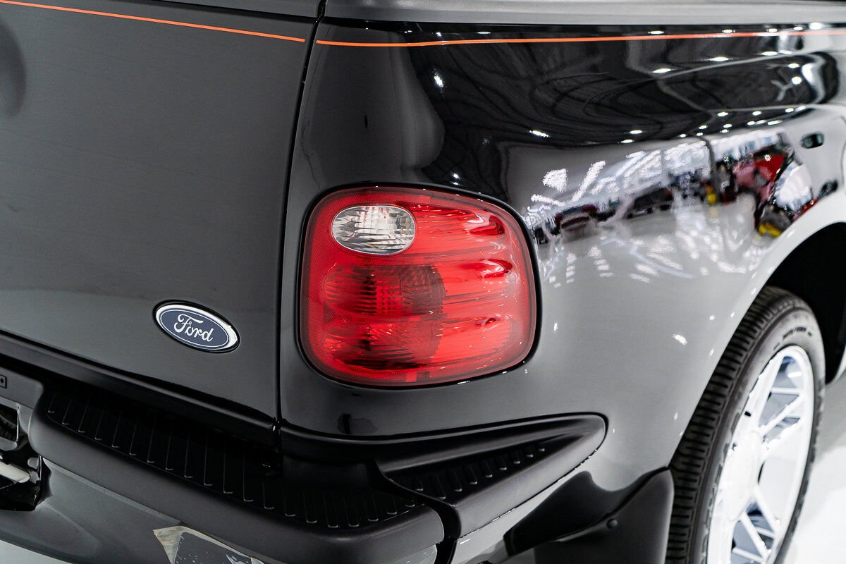 2000 Ford F-150 Harley Davidson Edition In Delivery Packaging Black Montreal - photo #60