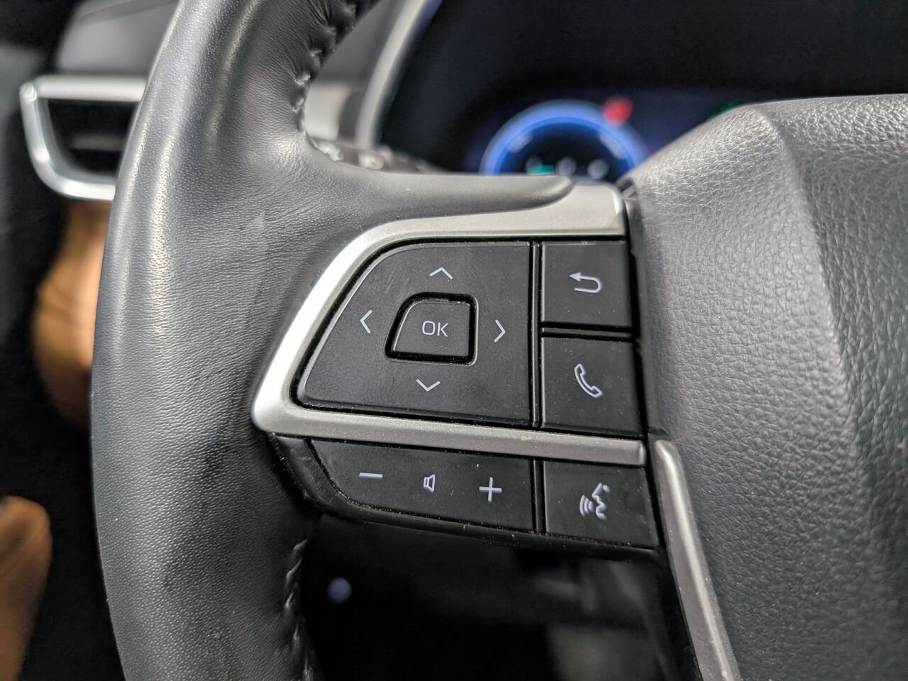 2025 Toyota Highlander Hybrid 5TDEBRCH9SS646479 Midnight Black Metallic Sherbrooke - photo #15