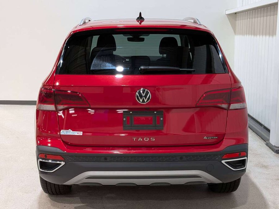 2024 Volkswagen Taos Red