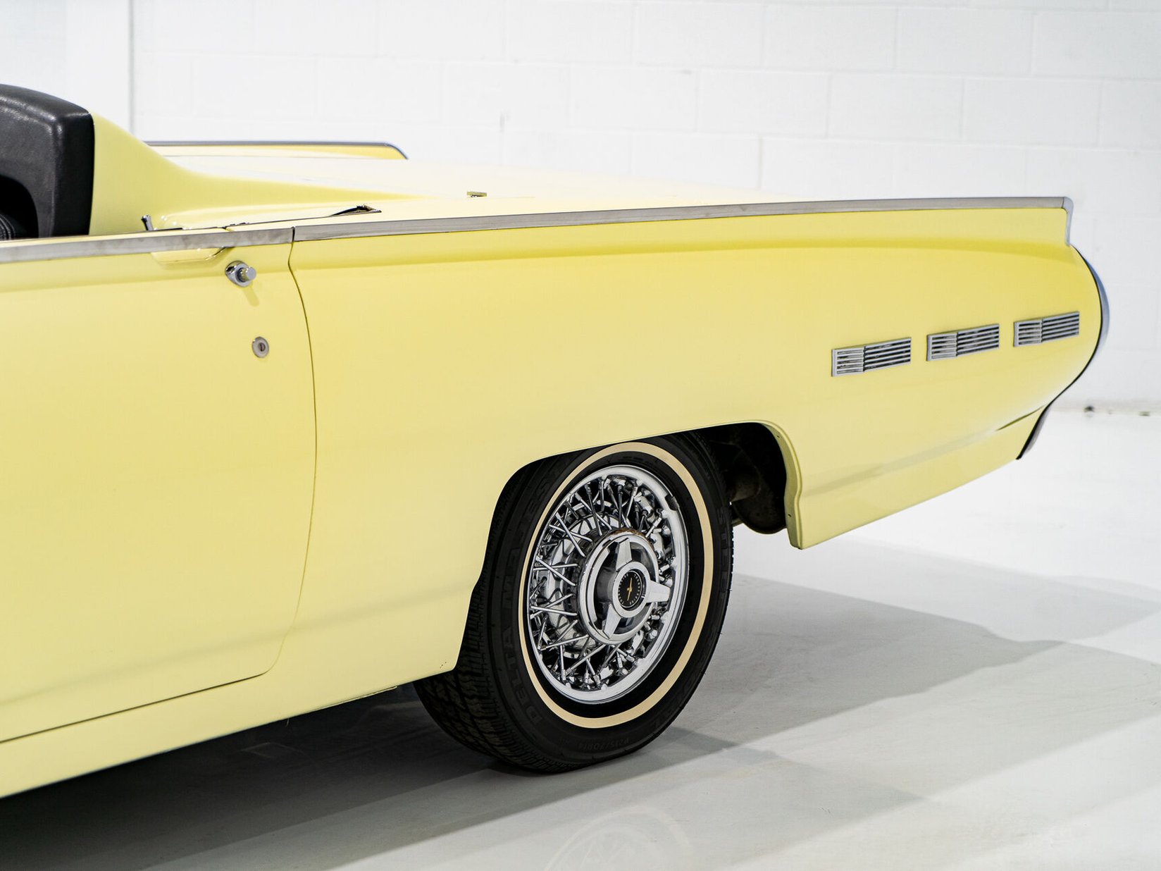 Ford Thunderbird Beautifully Presented From Older Restoration with original bill of sale 1962 Jaune Montréal - photo #37