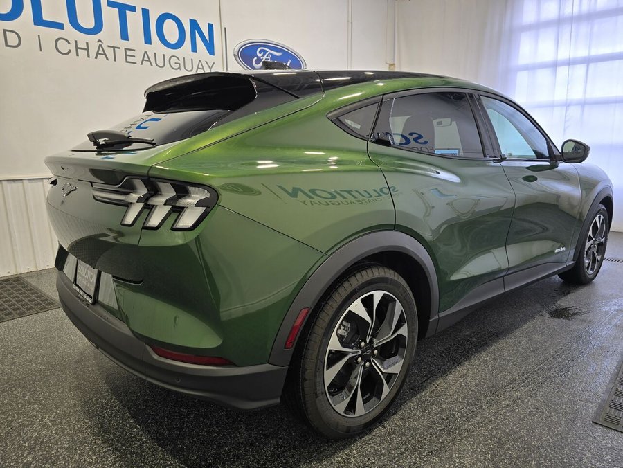 Ford Mustang Mach-E 2026 Vert éruption métallisé