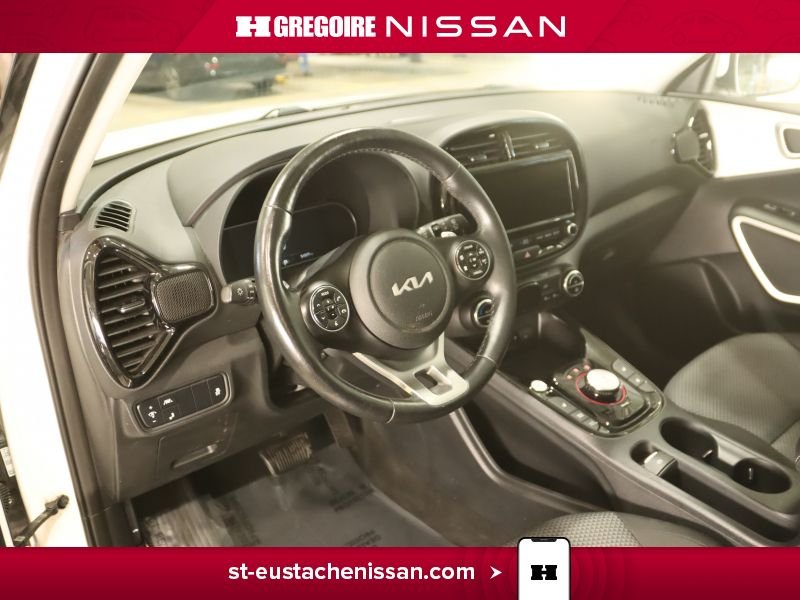 2022 Kia Soul White Laval - photo #35