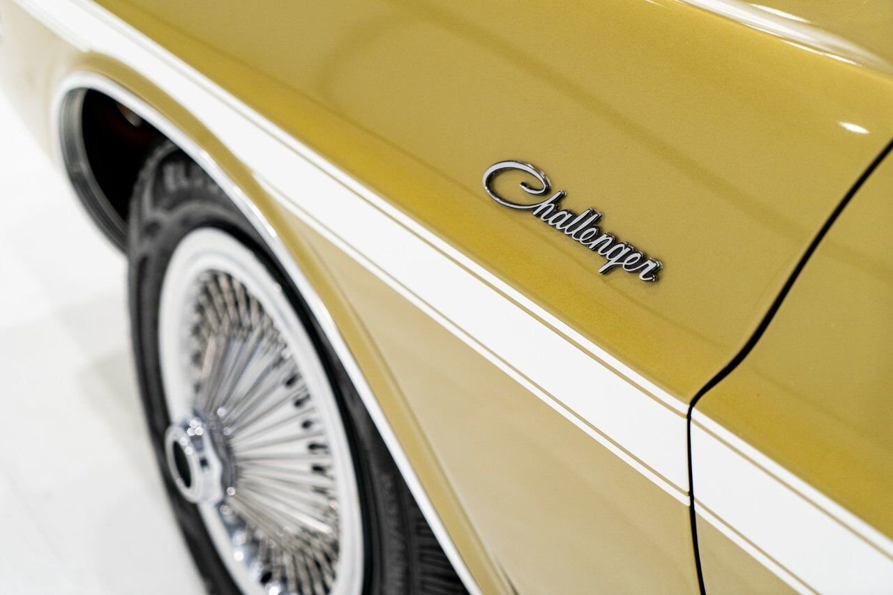 Dodge Challenger *PRIX EN USD* Convertible Fully restored to desirable specifications 1971 Or Montréal - photo #46