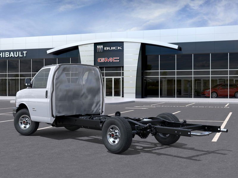 2026 GMC Savana Commercial Cutaway 2026 SUMMIT WHITE