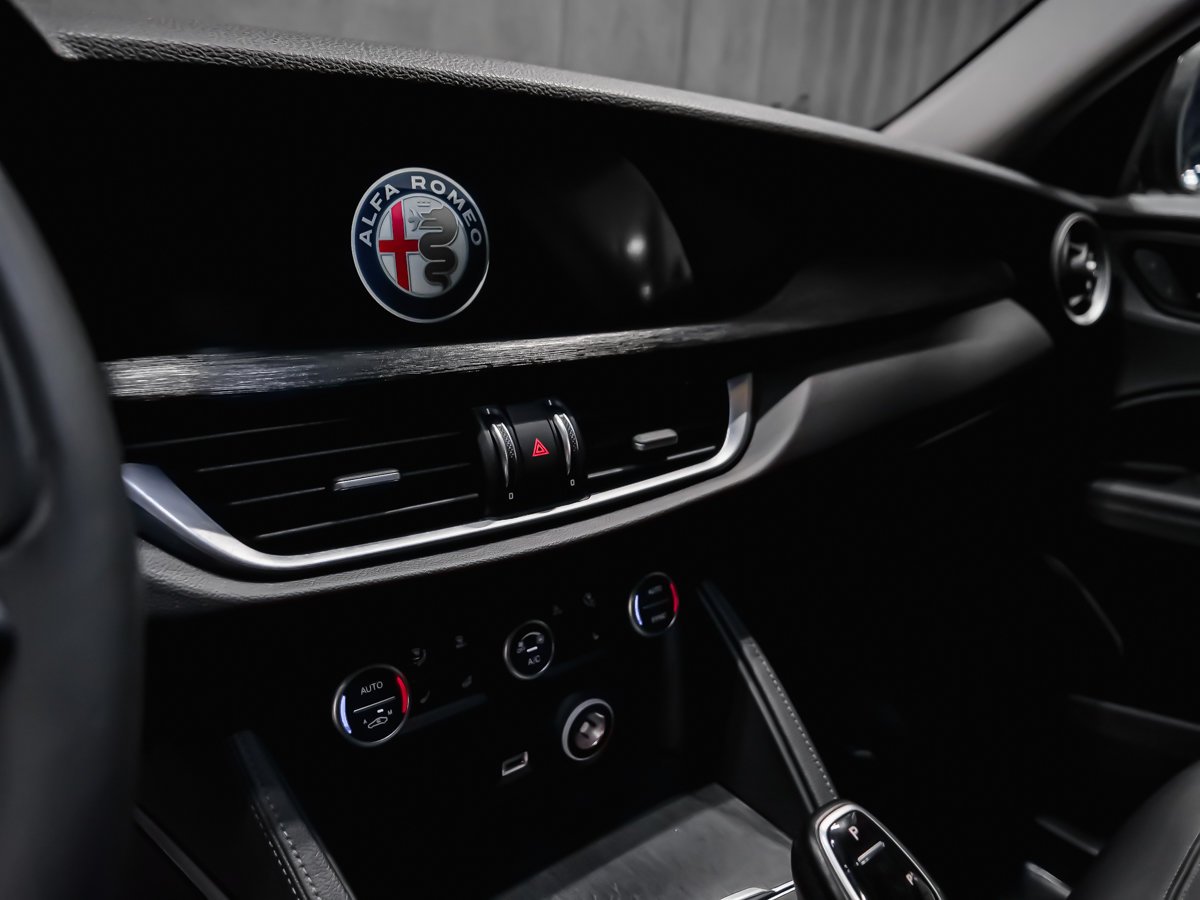 Alfa Romeo Stelvio Sprint 2021 Gris Montréal - photo #10