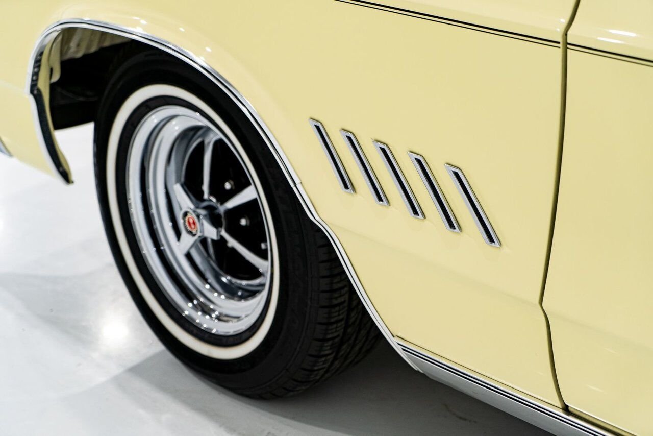 Chrysler 300 PRIX EN USD 440cu.in. Fully restored example 1968 Jaune Montréal - photo #43