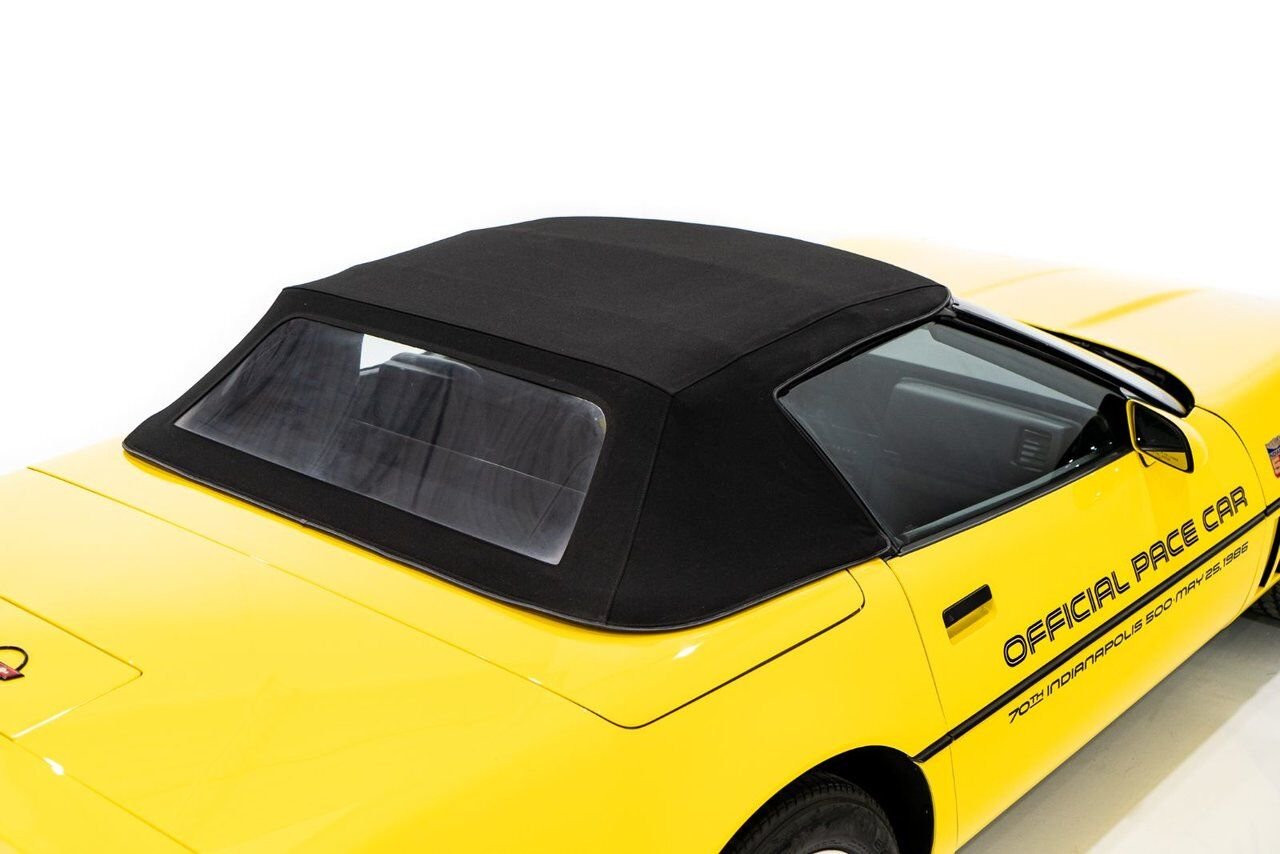 Chevrolet Corvette Pace Car livery with only 17,380km (10,800miles) 1986 Jaune Montréal - photo #30