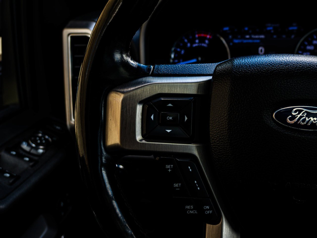 2022 Ford Super Duty F-350 SRW Platinum 4WD Crew Cab 6.75' Box Black Sherwood Park - photo #21