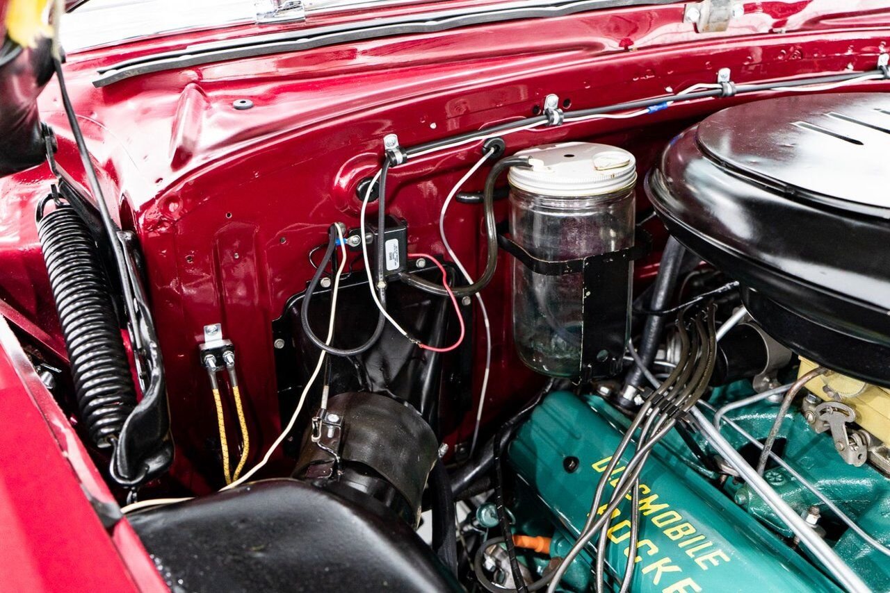 1953 Oldsmobile 98 PRIX EN USD | Convertible Beautifully Presented from complete Restoration Red Montreal - photo #32