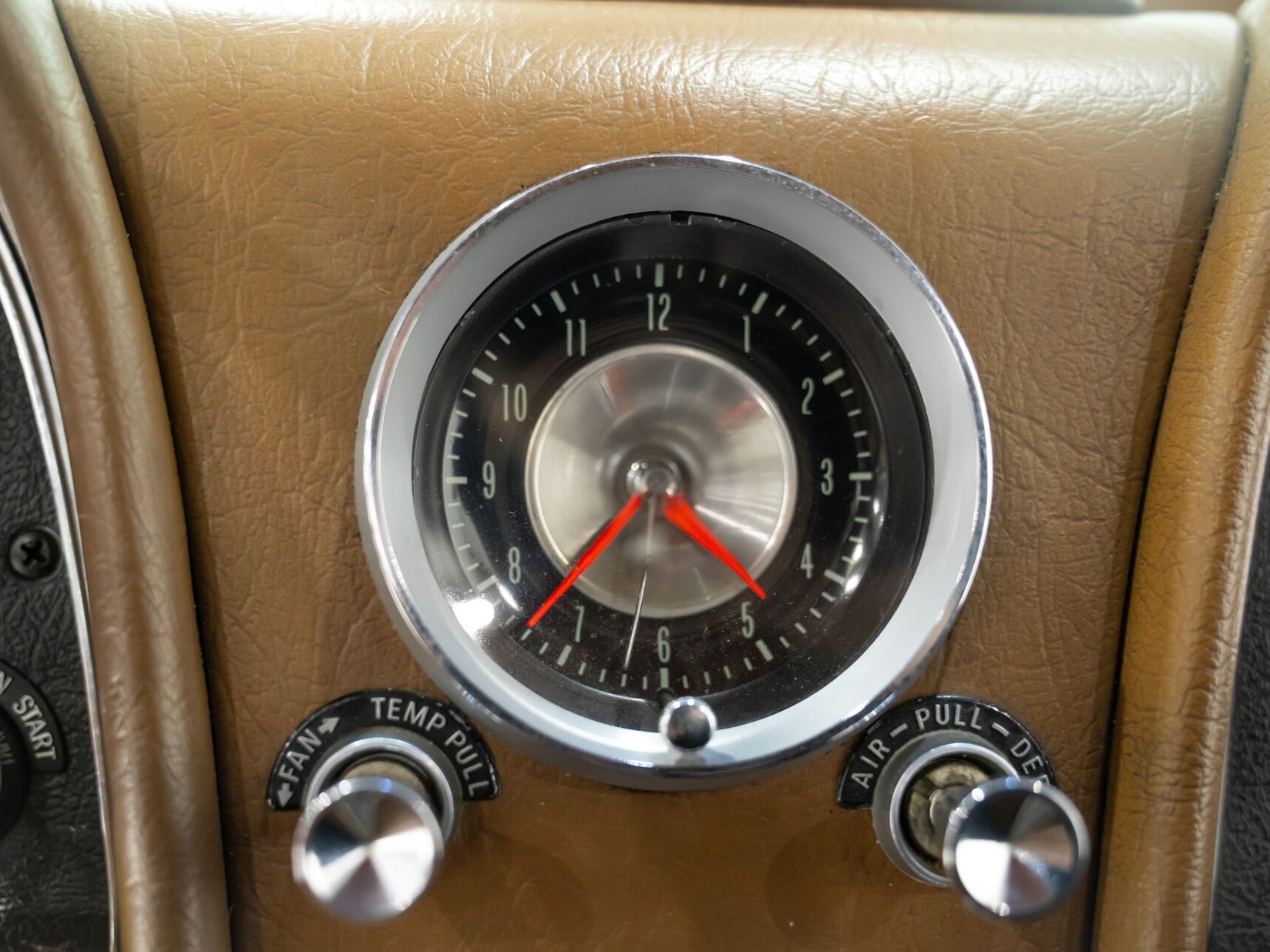 Chevrolet Corvette Fuel Injection Moteur Matching 327 à injection développant 360 chevaux | PRICE IN USD 1963 Beige Montréal - photo #57