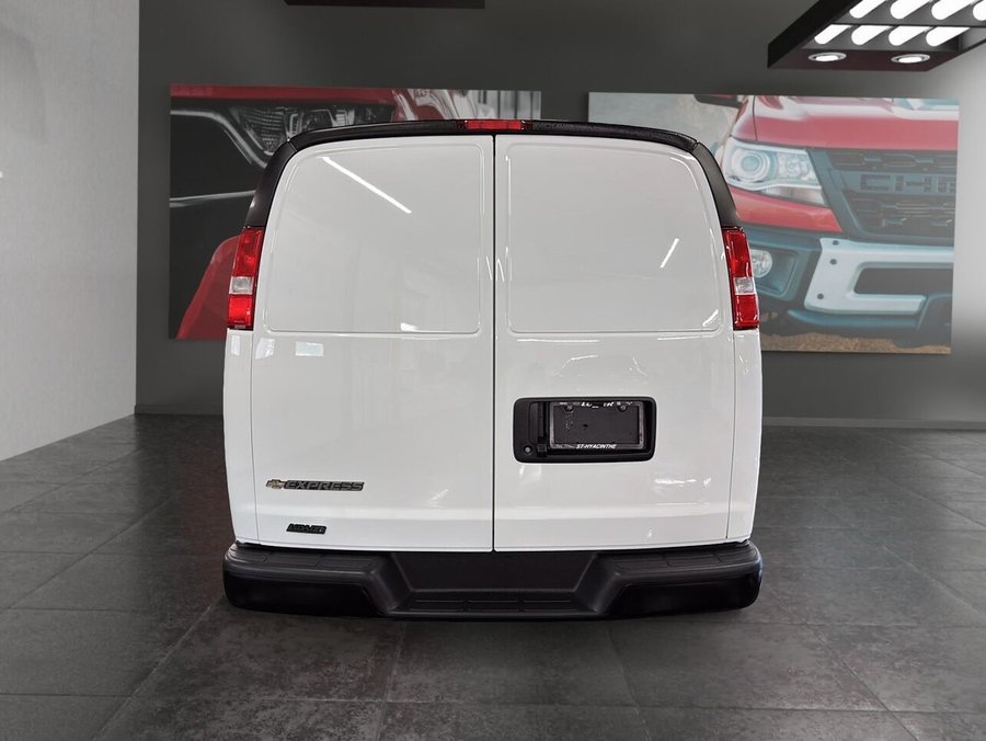 2026 Chevrolet Express Cargo Van 2026 SUMMIT WHITE