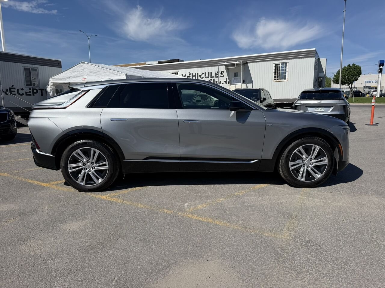 Cadillac LYRIQ Tech FINANCEMENT À PARTIR 0.99% 2024 Gris Laval - photo #1