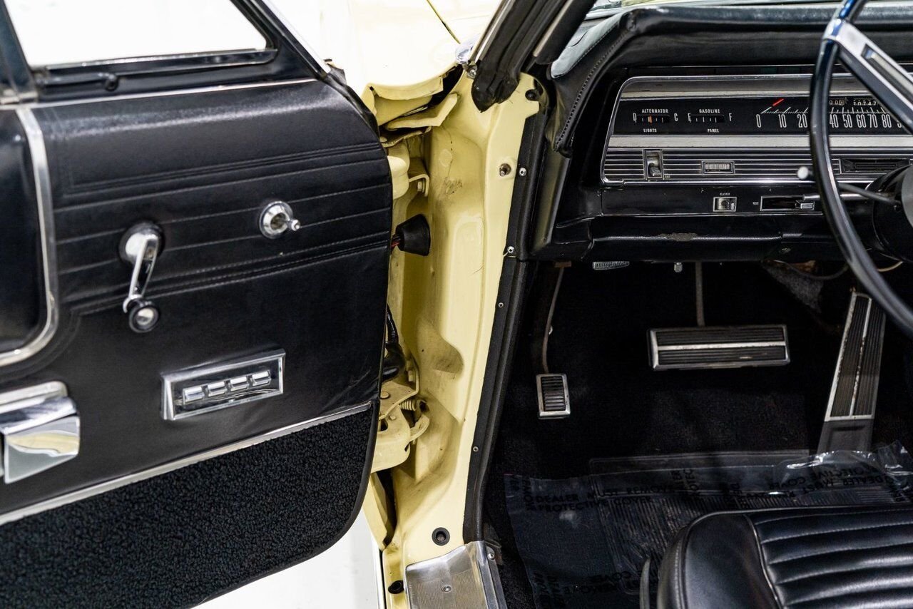Chrysler 300 PRIX EN USD 440cu.in. Fully restored example 1968 Jaune Montréal - photo #82