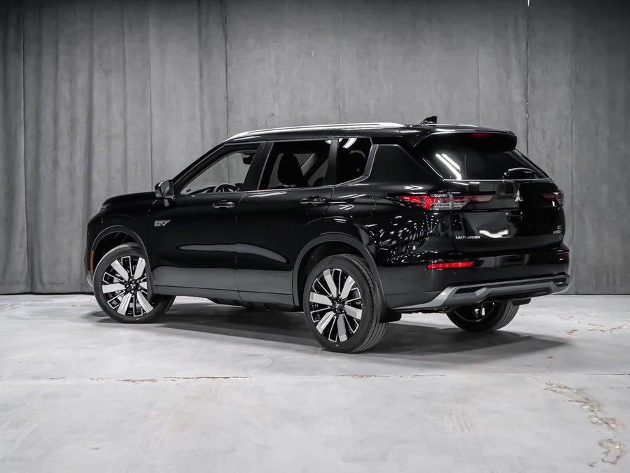 2026 Mitsubishi Outlander Plug-In Hybrid SEL Black Diamond Premium Finish