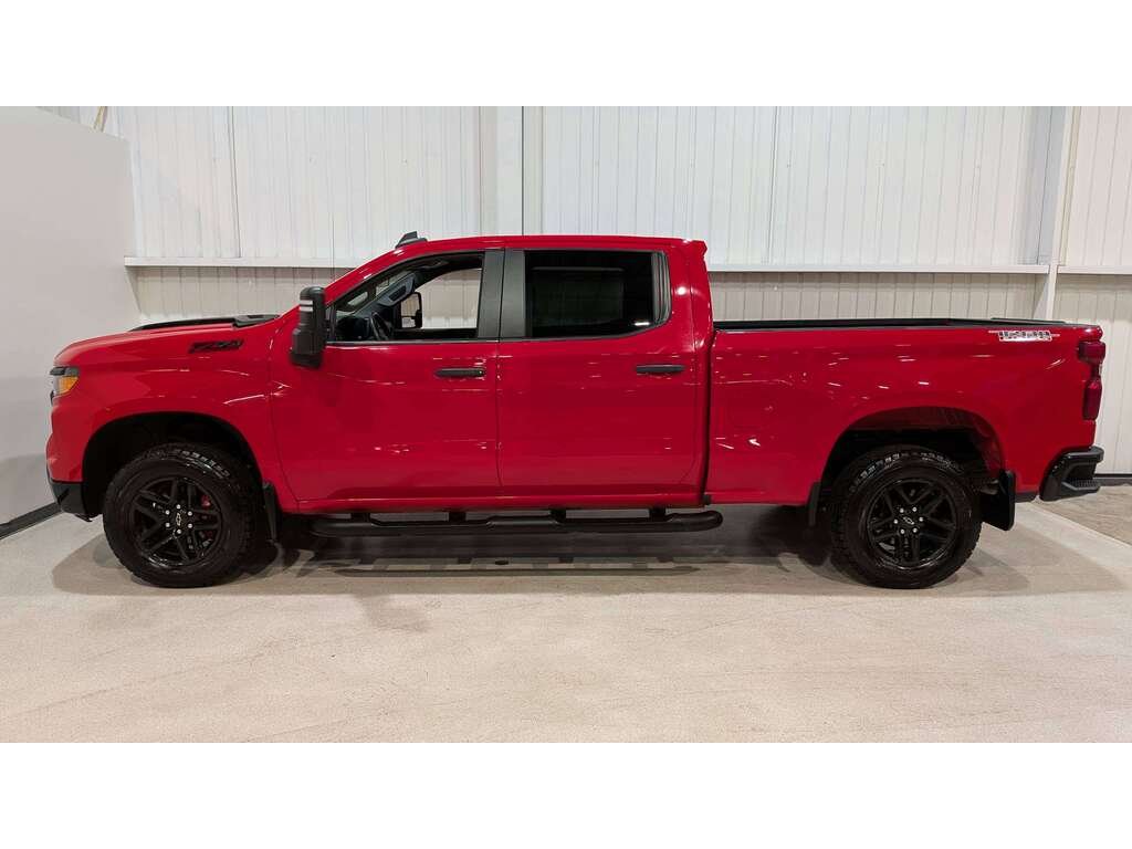 2023 Chevrolet Silverado 1500 4WD Crew Cab 157" Custom Trail Boss Red Val-David - photo #5