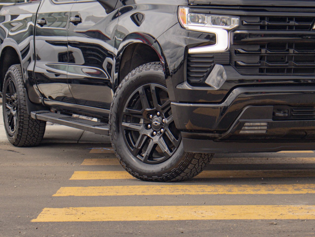 2024 Chevrolet Silverado 1500 4WD Crew Cab 147 RST Black Sherwood Park - photo #5