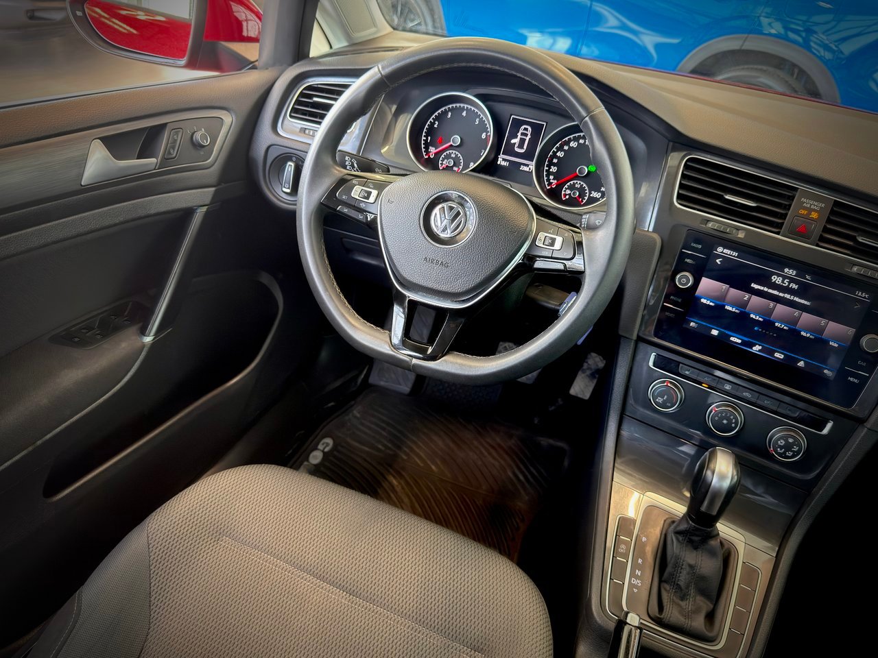 2021 Volkswagen Golf Red Notre-Dame-des-Prairies - photo #17