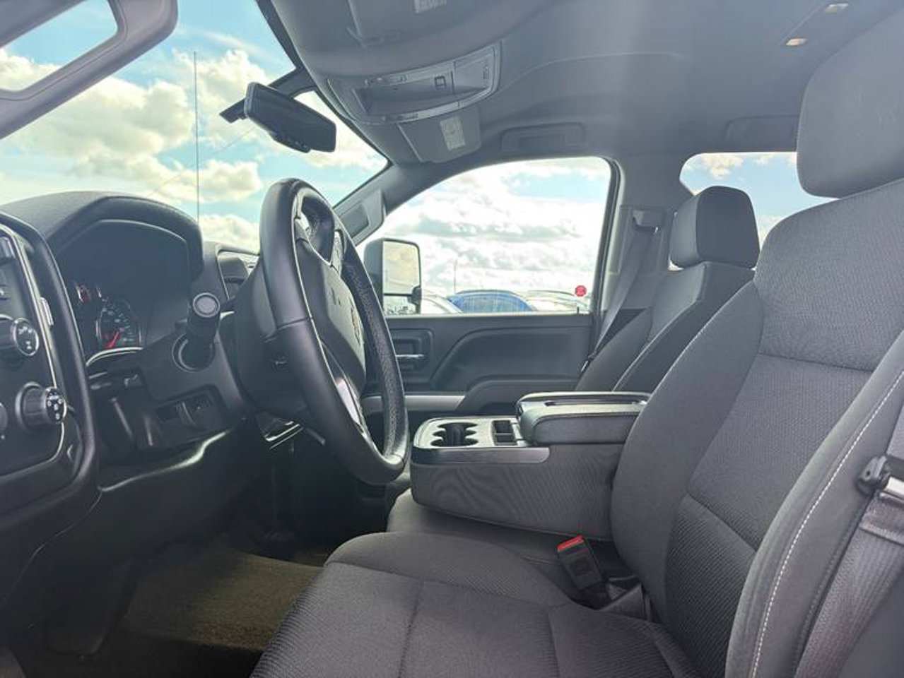 2017 Chevrolet Silverado 2500HD 4WD Double Cab 143.5 LT White Sherwood Park - photo #5