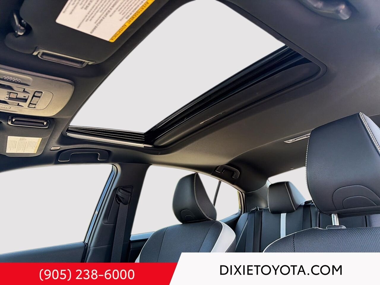 2026 Toyota Camry HYBRID SE UPGRADE AWD / CLEAN CARFAX / HEATED SEATS / MOONROOF / ALLOY WHEELS / CARPLAY AND ANDROID AUTO Black Mississauga - photo #10