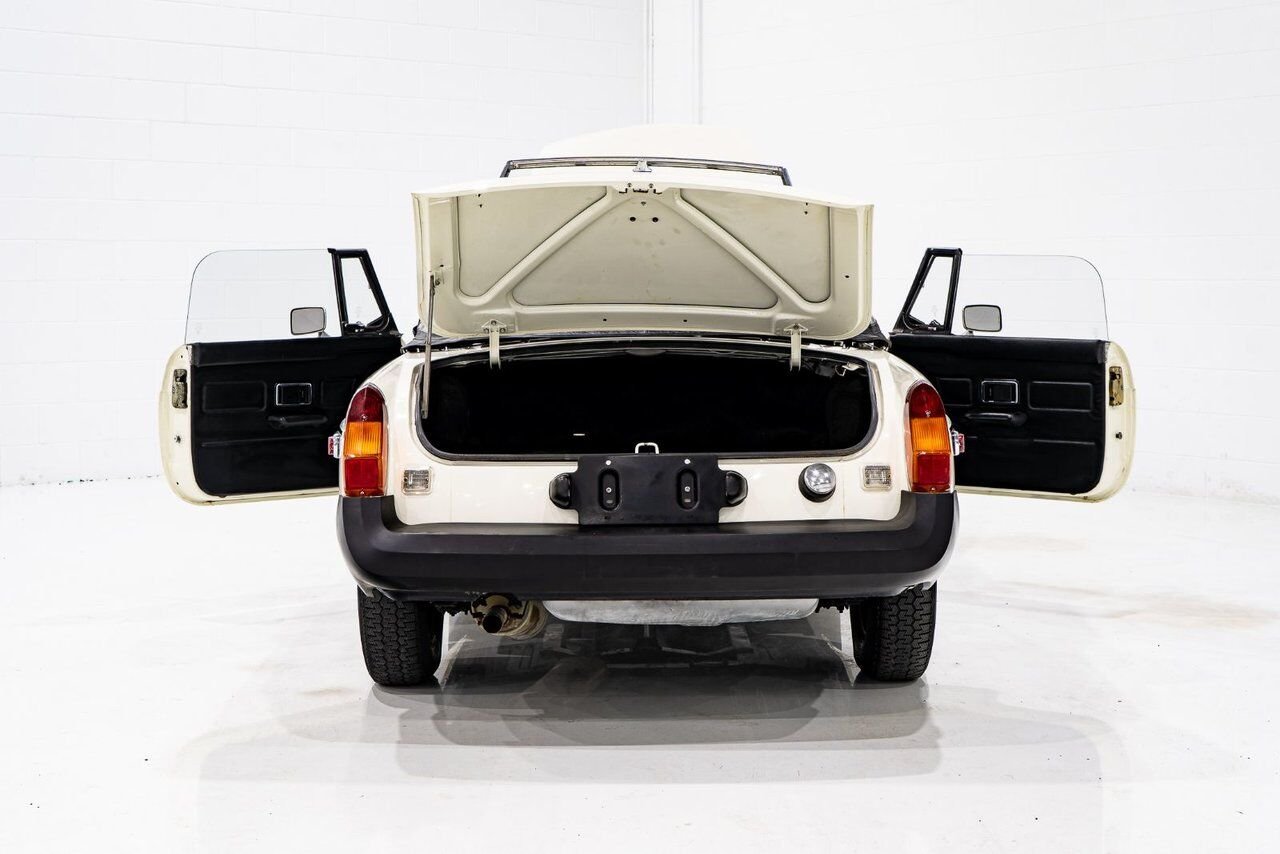 1979 MG B Beautifully presented from former complete restoration White Montreal - photo #63