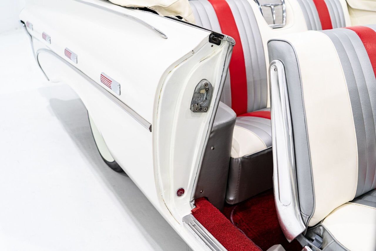 Pontiac PARISIENNE **PRIX EN USD** Fully restored with 261cu.in. and GM built sheet 1959 Blanc Montréal - photo #84
