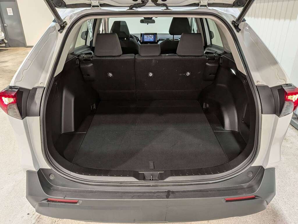 2022 Toyota RAV4 Hybrid XLE AWD White Val-David - photo #5