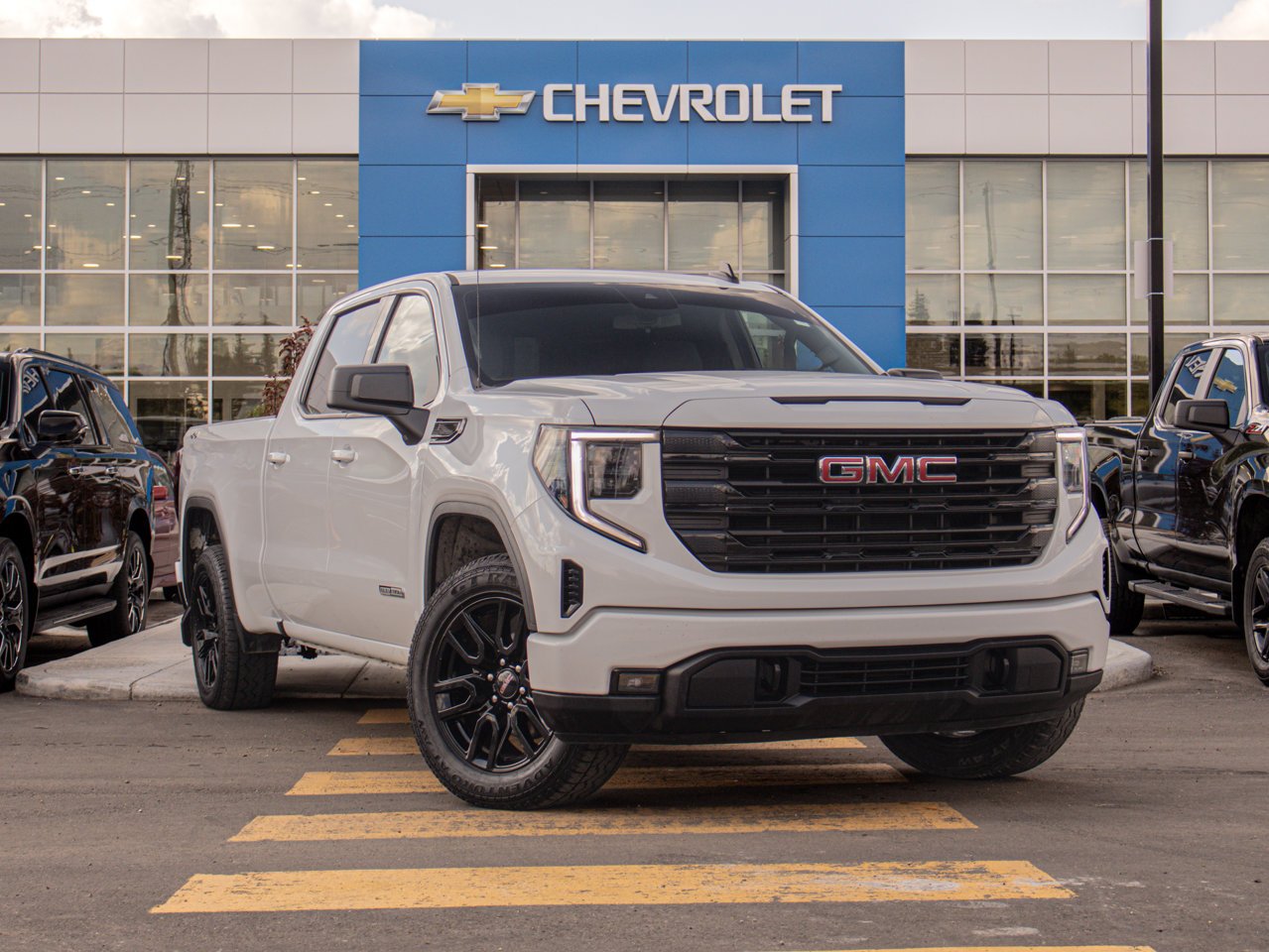 2024 GMC Sierra 1500 4WD Crew Cab 157 Elevation White Sherwood Park - photo #1