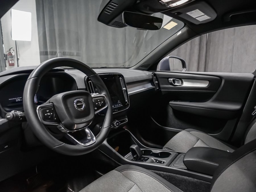 2023 Volvo XC40 B5 CORE AWD Grey