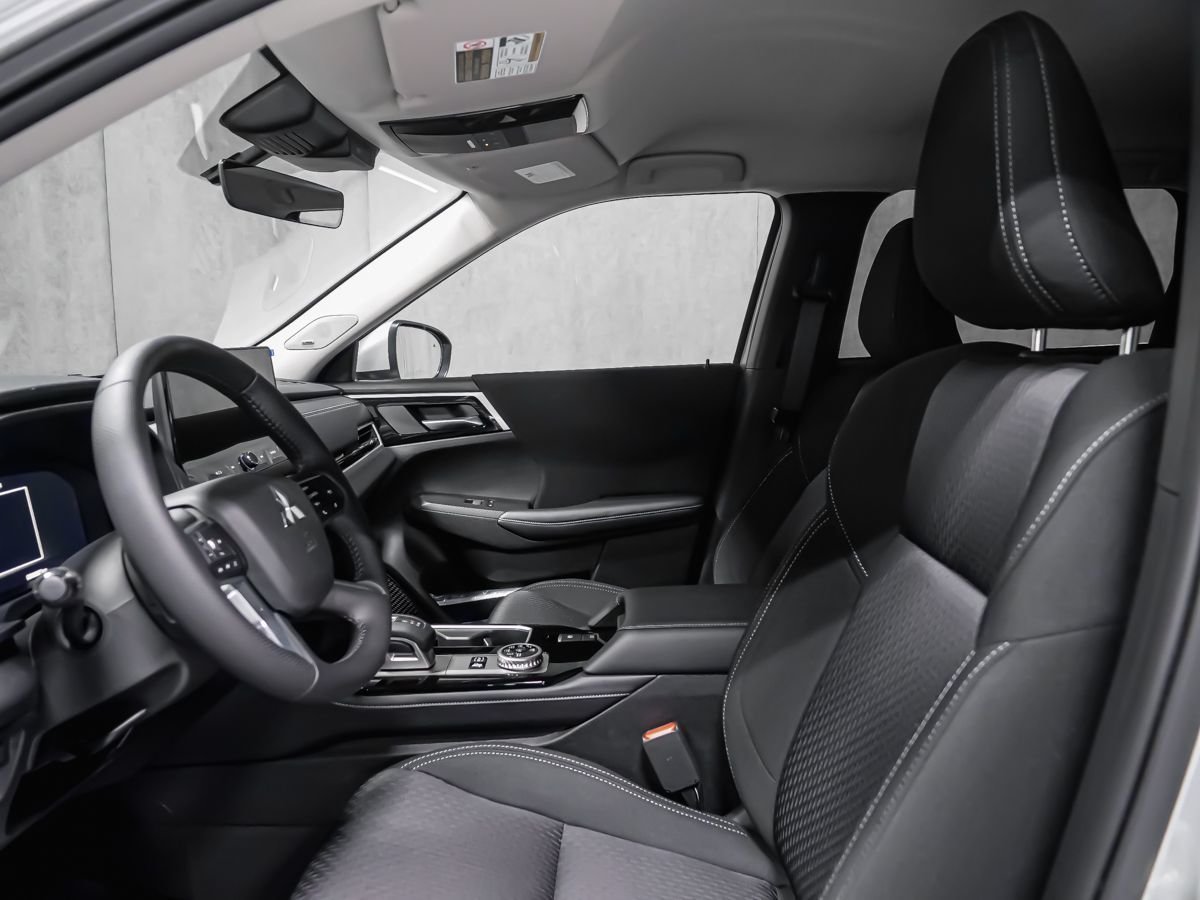 2026 Mitsubishi Outlander Plug-In Hybrid ES Graphite Grey Metallic Montreal - photo #6