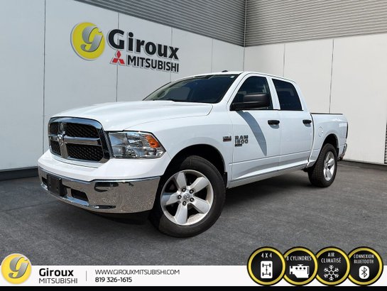 2022 RAM 1500 CLASSIC SLT cabine d'équipe 4x4 caisse de 5 pi 7 po White