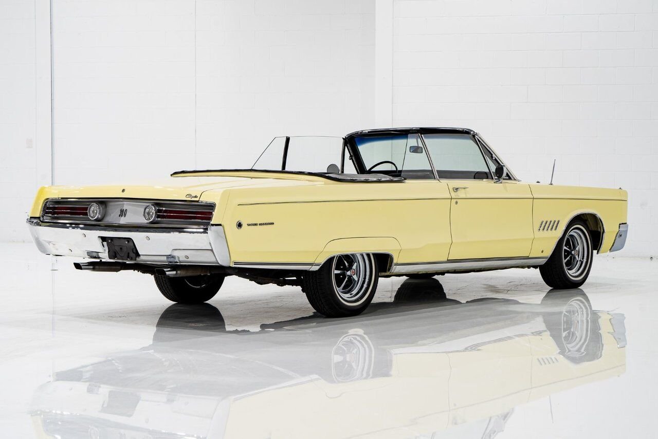 Chrysler 300 PRIX EN USD 440cu.in. Fully restored example 1968 Jaune Montréal - photo #27