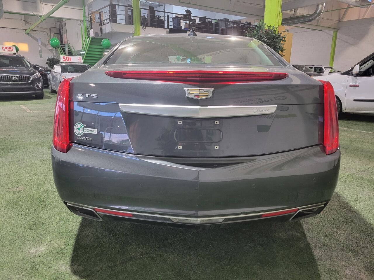 2017 Cadillac XTS Black  - photo #4