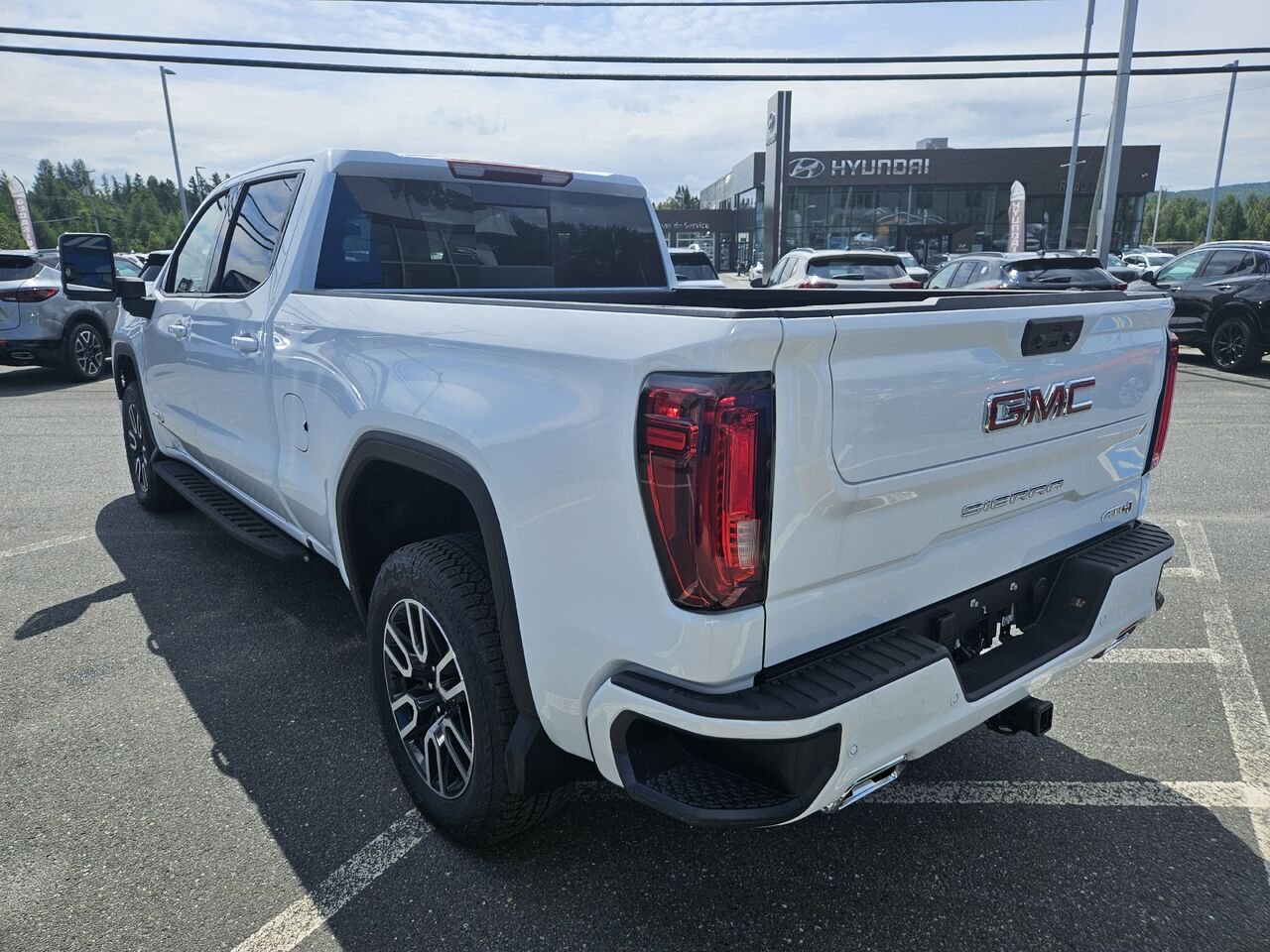 2026 GMC Sierra 1500 AT4 cabine multiplace 4RM 157 po Summit White Thetford Mines - photo #6