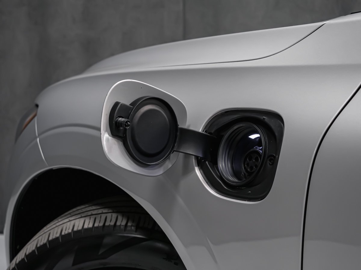 Volvo XC60 Recharge T8 INSCRIPTION EXPRESSION CLIMATE PREMIUM 2022 Argent Montréal - photo #4