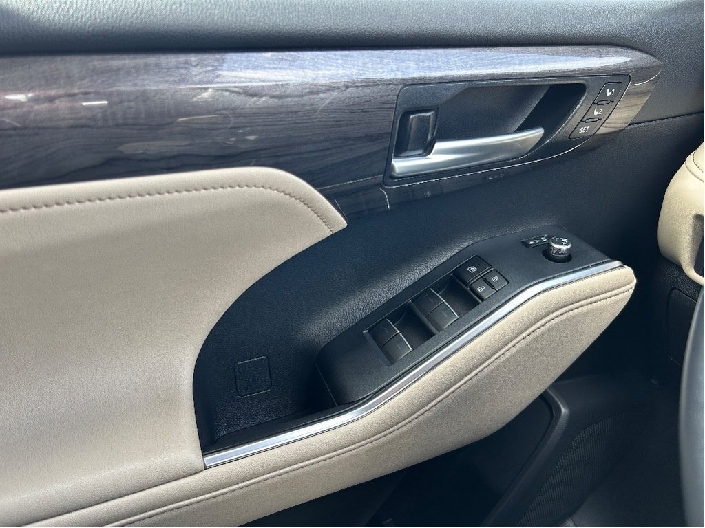 2023 Toyota Highlander White Gatineau - photo #10