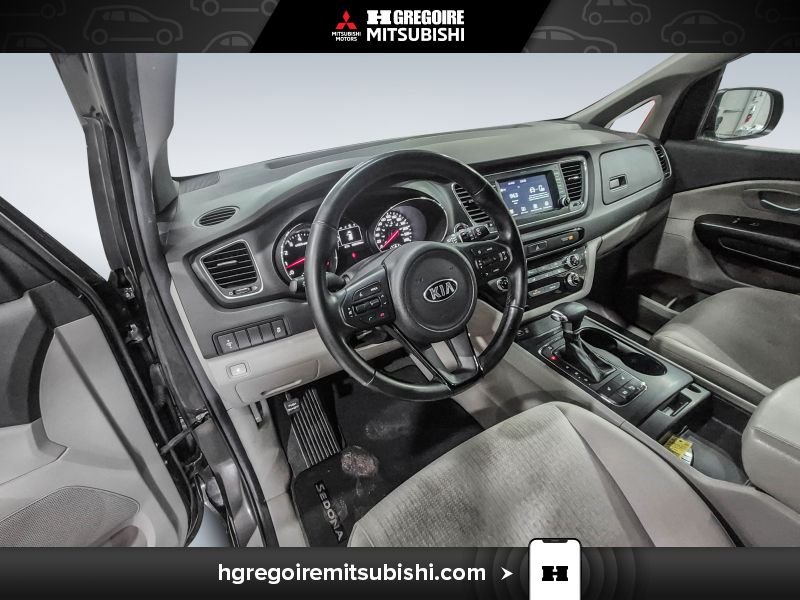 Kia Sedona 2017 Gris Blainville - photo #16