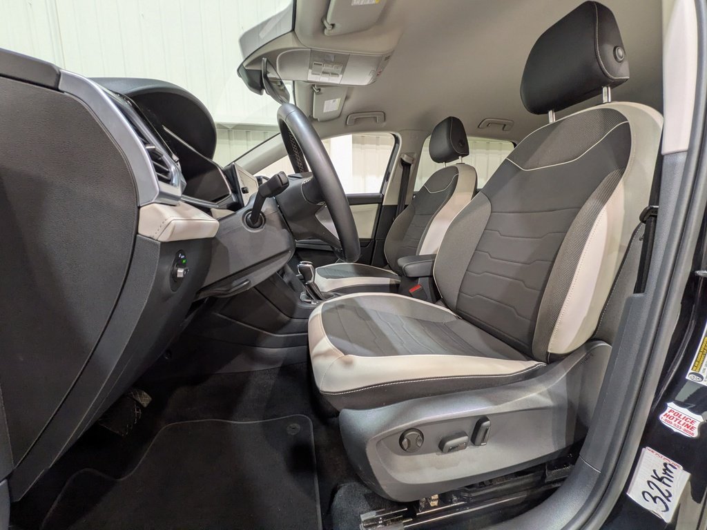 2025 Volkswagen Taos Comfortline 4MOTION Black Val-David - photo #1