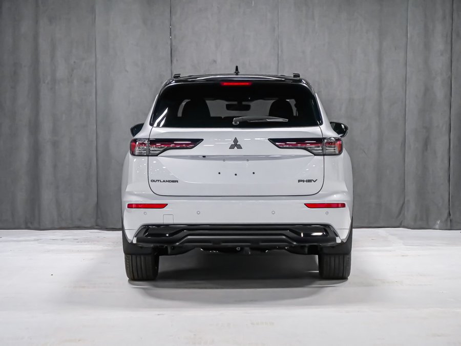 2026 Mitsubishi Outlander Plug-In Hybrid GT NOIR White Diamond/Black Roof