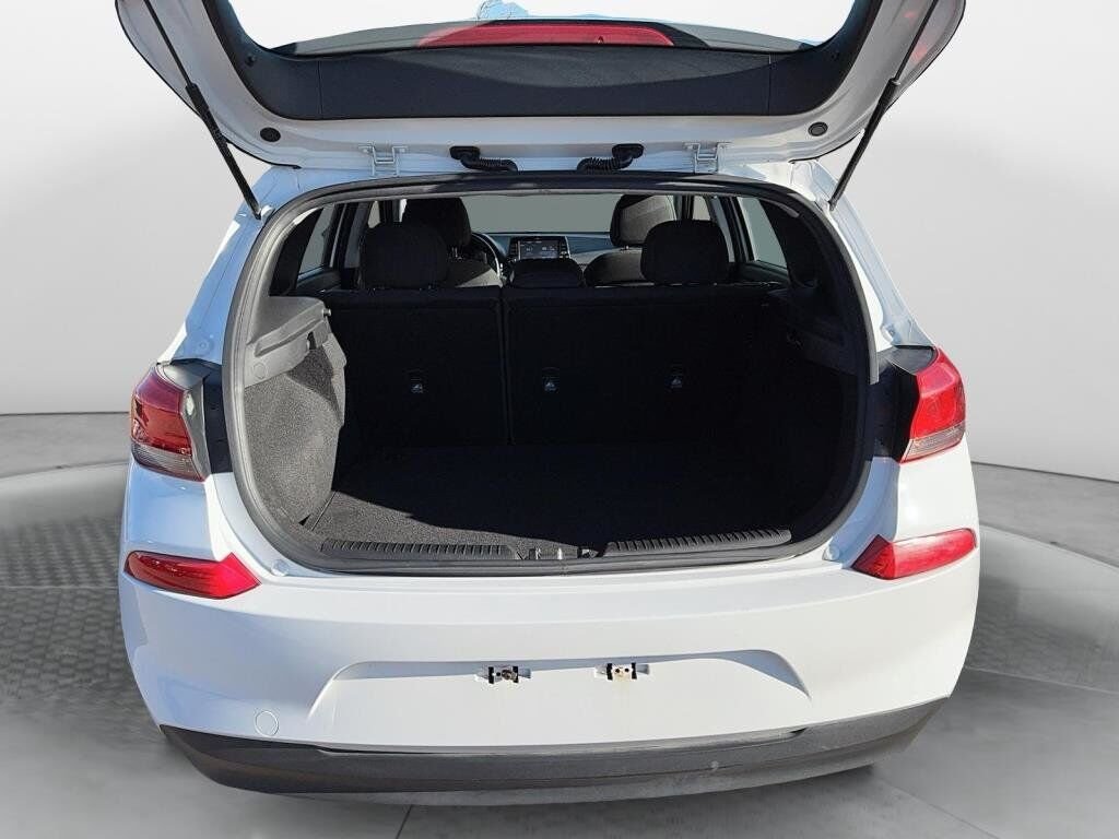 Hyundai Elantra GT NIV KMHH35LE4JU042398 2018 Blanc Chicoutimi - photo #5