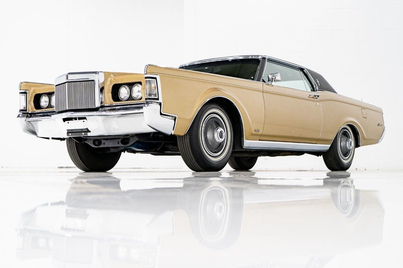 Lincoln Continental Only 687 miles from new. Unrestored example **PRICE IN USD** 1969 Or Montréal - photo #4